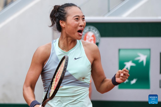 Zheng Qinwen celebrates victory after the women's singles second round match between Zheng Qinwen of China and Simona Halep of Romania at the French Open tennis tournament at Roland Garros in Paris, France, on May 26, 2022. (Xinhua/Meng Dingbo)