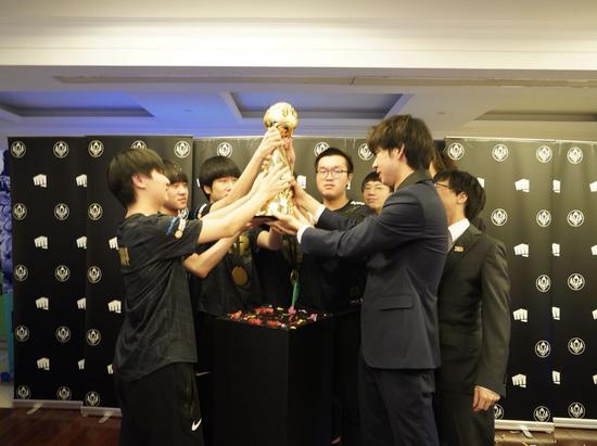 China's RNG edges T1 to win 3rd LoL Mid-Season Invitational title
