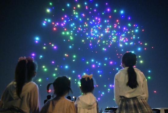 Drone light show staged to celebrate Children's Day in Tianjin