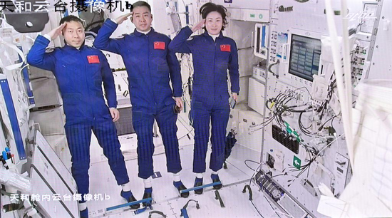 Successful launch of Shenzhou-14 draws worldwide attention