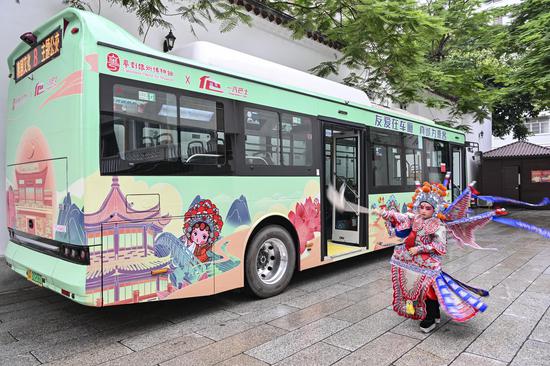 Cantonese opera themed bus launched in Guangzhou