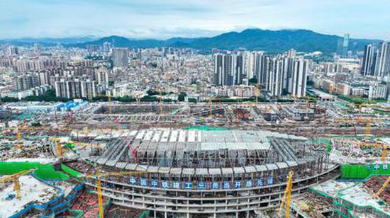4,000-ton steel structure lends Guangzhou Baiyun Railway Station petal appeal