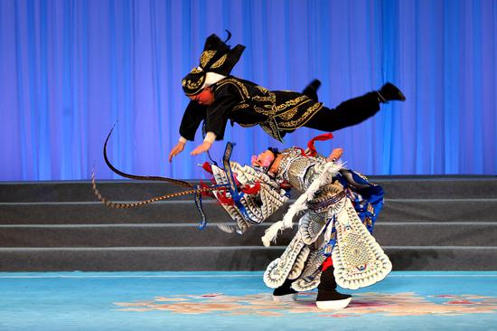 Hubei local opera performed to welcome Cultural and Natural Heritage Day
