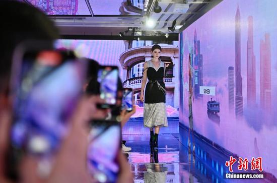 First large-scale metaverse-themed fashion show put on stage in Hong Kong