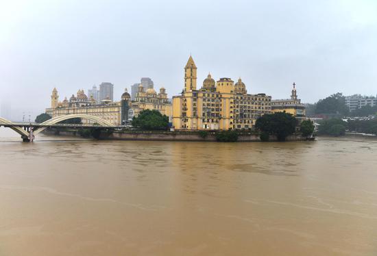 Water level of Minjiang River continues to rise