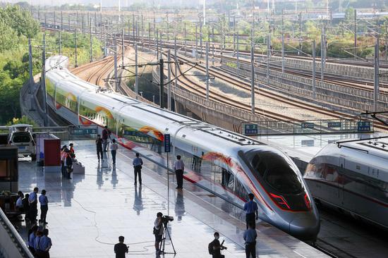 Beijing-Wuhan high-speed rail reaches 350 km/h