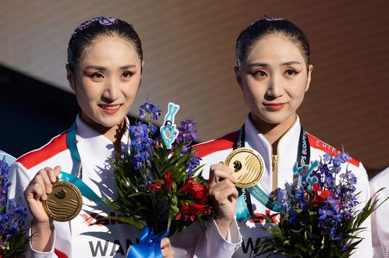 Twin sisters win first gold for China in Budapest worlds artistic swimming