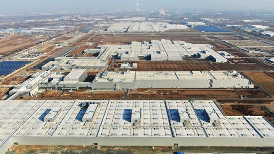 Aerial photo taken on Dec. 28, 2021 shows the new Tiexi Plant of BMW Brilliance Automotive (BBA) under construction in Shenyang, northeast China's Liaoning Province. (Xinhua/Yang Qing)