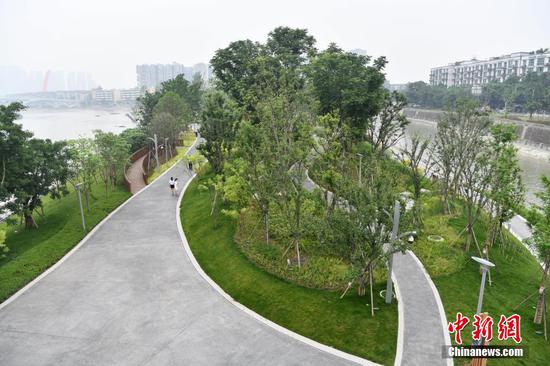 Chengdu opens first floating park