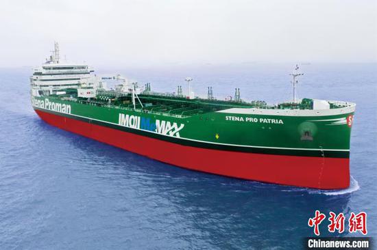The first China-built methanol-powered dual-fuel green vessel is delivered in Guangzhou, June 20, 2022. (Photo/China News Service)