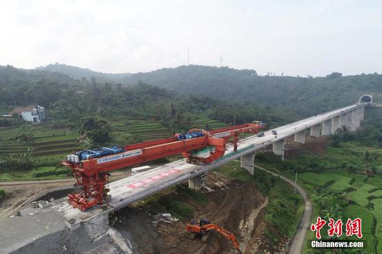 A total of 13 tunnels on the Jakarta-Bandung high-speed railway are drilled through. (Photo/China News Service)
