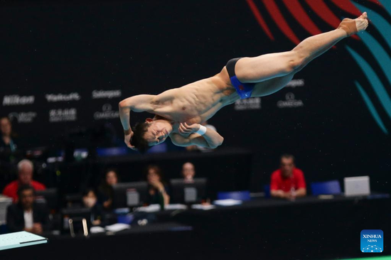Wang Zongyuan of China competes during the men's 3m springboard final of diving at the 19th FINA World Championships in Budapest, Hungary, June 28, 2022. (Xinhua/Zheng Huansong)