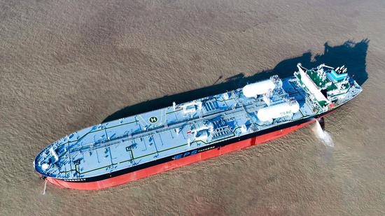 World's first Suezmax LNG dual fuel oil tanker delivered in Guangzhou