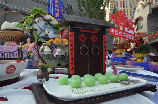 45-meter-long banquet debuts at Lanzhou Food Festival