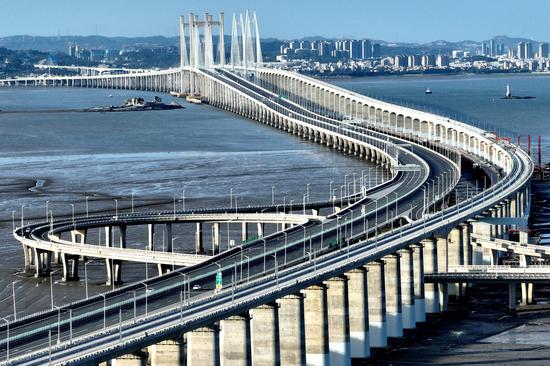 Ballastless tracks constructed for Quanzhou Bay cross-sea bridge