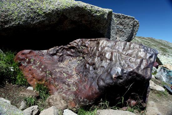 The file photo shows an iron meteorite in Altay, northwest China's Xinjiang Uygur Autonomous Region. (Xinhua/Shi Zhiqiang)