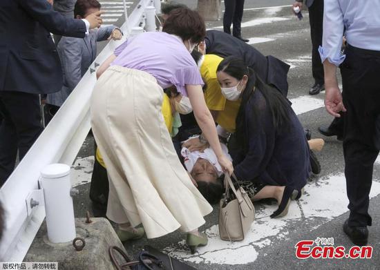 Former Japanese prime minister Shinzo Abe lies on the ground after being shot during an election campaign for the upcoming Upper House election, in Kashihara, Nara, western Japan, July 8, 2022. (Photo/Agencies)