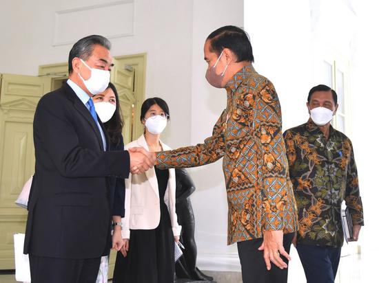 Indonesian President Joko Widodo meets with visiting Chinese State Councilor and Foreign Minister Wang Yi in Jakarta, Indonesia, July 11, 2022. (Indonesian Presidential Palace/Handout via Xinhua)