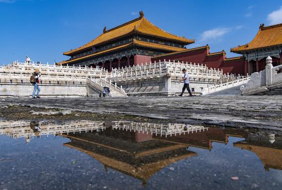 Charming mirror scene of Palace Museum after rain