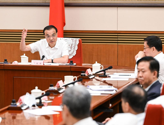 Chinese Premier Li Keqiang, also a member of the Standing Committee of the Political Bureau of the Communist Party of China Central Committee, presides over a symposium on the economic situation attended by economists and entrepreneurs in Beijing, capital of China, July 12, 2022. (Xinhua/Rao Aimin)