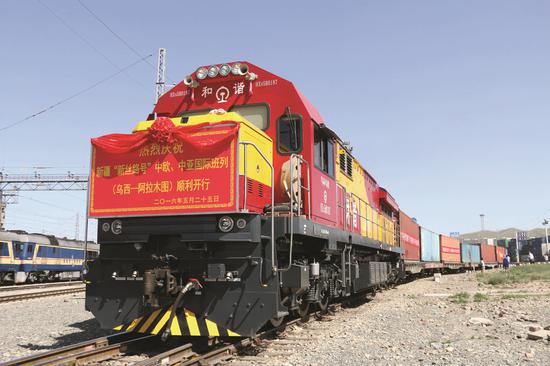 A freight train from the China-Europe Railway Express arrives at a land port in Urumqi, Xinjiang Uygur autonomous region. (Photo/China Daily)