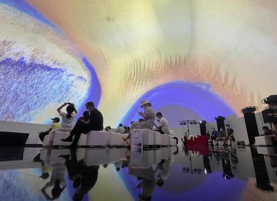 Metaverse exhibition attracts visitors