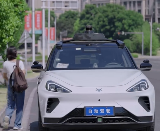 Baidu starts first fully driverless Robotaxi Service in two Chinese cities