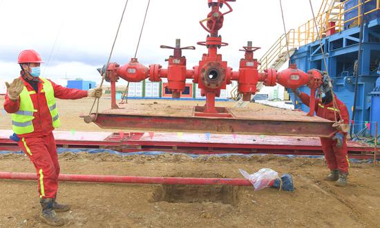 Sinopec discovers 1.7b-ton oil reserves in Xinjiang