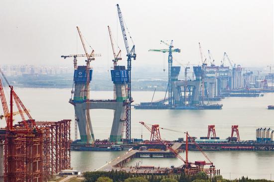Changtai Yangtze River Bridge under construction in Jiangsu