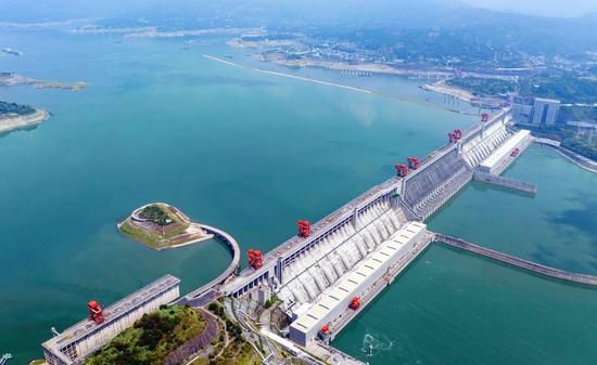 Three Gorges Dam releases water to relieve drought