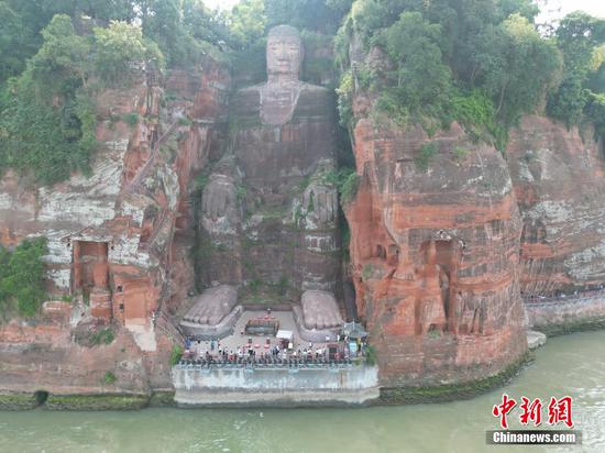Leshan giant Buddha entirely exposed due to drought
