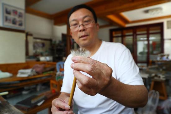Man devoted to making traditional Chinese writing brush for 6 decades