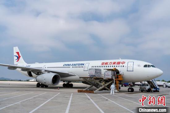 Yantai Penglai International Airport launches new air cargo route to Belgium’s Liege, Sept. 2, 2022. (Photo/China News Service)