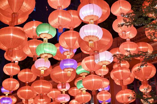 Hong Kong celebrates Mid-Autumn festival with colorful lanterns