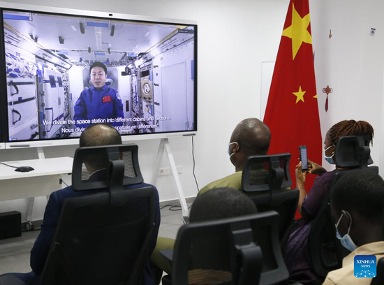 Chinese taikonauts talk with Tanzanian students from space