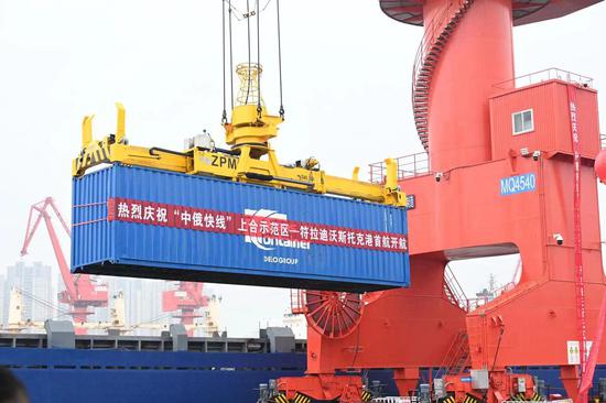 A celebration banner is displayed on a shipping container during the launching ceremony on Wednesday in Qingdao, Shandong province. (Photo provided to chinadaily.com.cn)