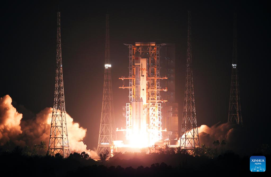 A modified version of the Long March-7 carrier rocket carrying a new satellite, Zhongxing-1E, blasts off from the Wenchang Spacecraft Launch Site in south China's Hainan Province, Sept. 13, 2022. Zhongxing-1E has entered the planned orbit successfully. (Photo by Tu Haichao/Xinhua)