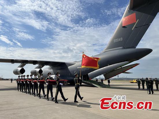 A handover ceremony for the remains of 88 Chinese People's Volunteers martyrs killed in the 1950-53 Korean War was held at South Korea's Incheon International Airport, Sept. 16, 2022. (Photo/China News Service)