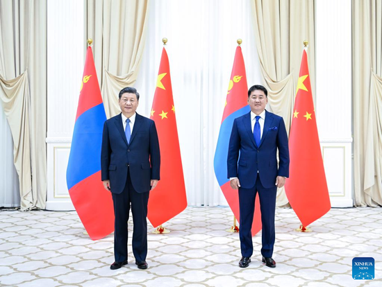 Chinese President Xi Jinping meets with Mongolian President Ukhnaa Khurelsukh at Forumlar Majmuasi Complex in Samarkand, Uzbekistan, Sept. 15, 2022. (Xinhua/Zhai Jianlan)