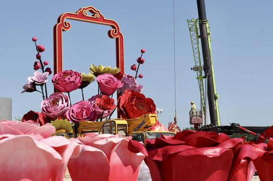 National Day gets underway with huge flower basket