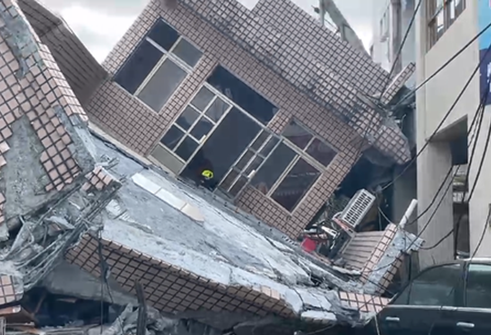 Taiwan earthquakes kill one, injure 170