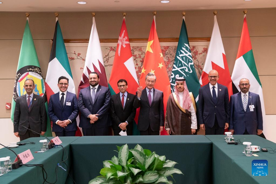 Chinese State Councilor and Foreign Minister Wang Yi (4th R) meets with foreign ministers of the Gulf Cooperation Council (GCC) countries on the sidelines of the 77th session of the UN General Assembly in New York, the United States, Sept. 19, 2022. (Xinhua/Liu Jie)