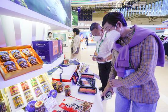 Deals worth record 960 bln yuan inked at China-Eurasia Expo