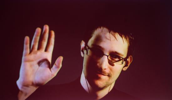 Edward Snowden granted Russian citizenship