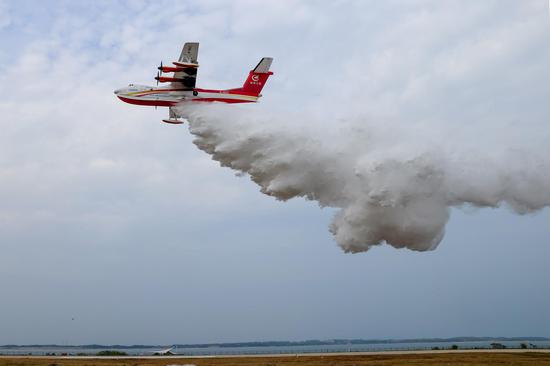 China-developed AG600M firefighting aircraft completes water dropping test