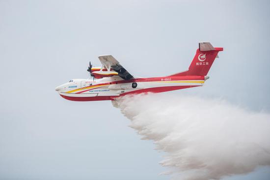 An AG600M firefighting aircraft drops water during a gathering and dropping water test in Jingmen, central China's Hubei Province, Sept. 27, 2022.  (Xinhua/Wu Zhizun)