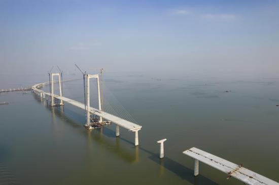 Box girder installation on Shenzhen-Zhongshan bridge completed