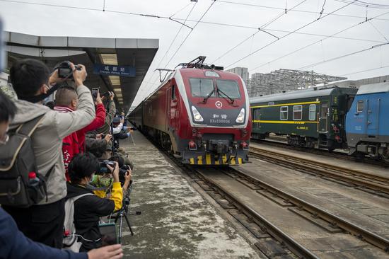 70-year-old Chengdu Railway Station closed for renovation