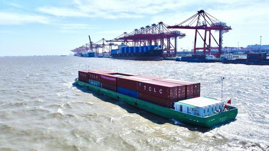 China's first 120-TEU pure electric inland container ship makes maiden voyage