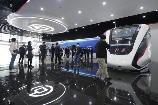 Journalists experience 'smart transportation' in Beijing